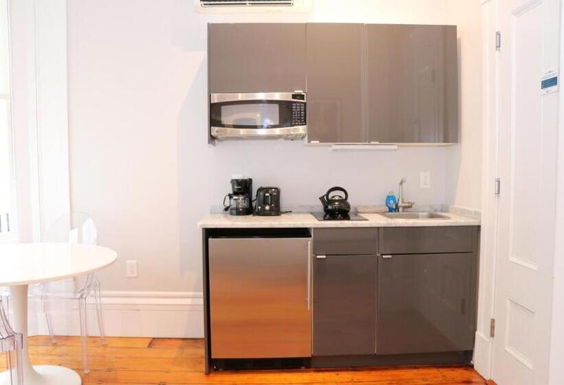 Charming & Stylish Studio On Beacon Hill #8