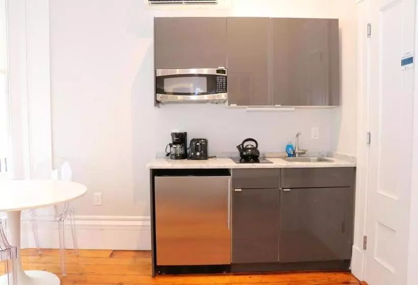 Charming & Stylish Studio On Beacon Hill #8