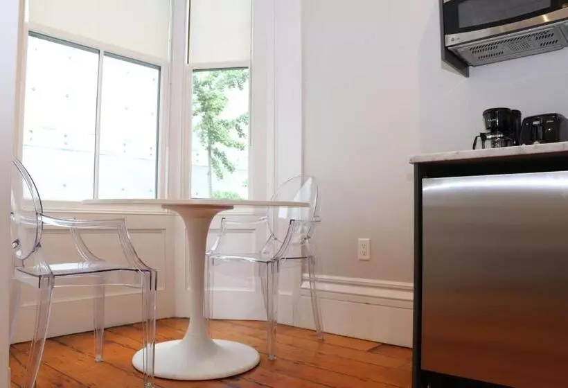 Charming & Stylish Studio On Beacon Hill #8
