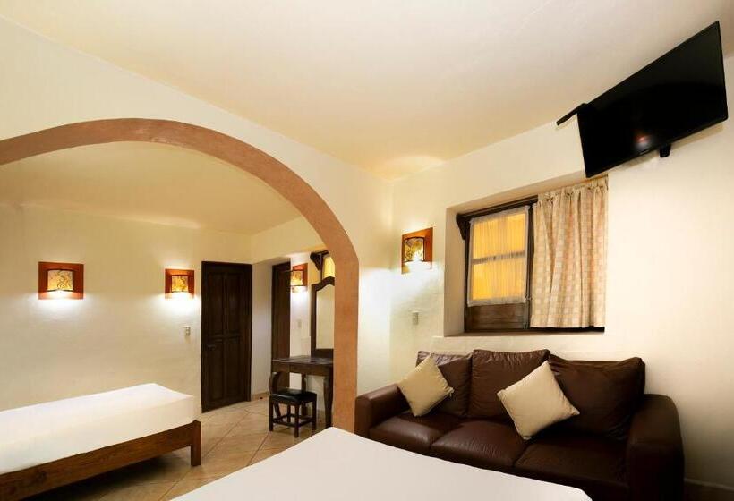 فندق Casa Del Virrey & Suites