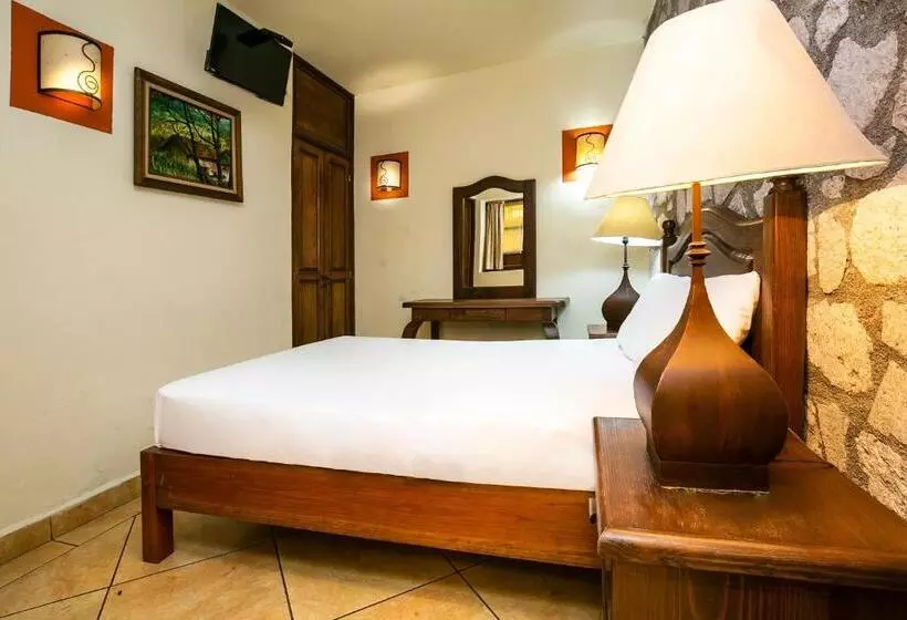 ホテル Casa Del Virrey & Suites