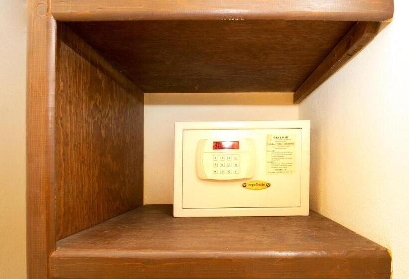 فندق Casa Del Virrey & Suites