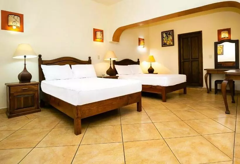 ホテル Casa Del Virrey & Suites
