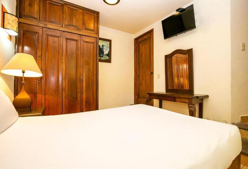 فندق Casa Del Virrey & Suites