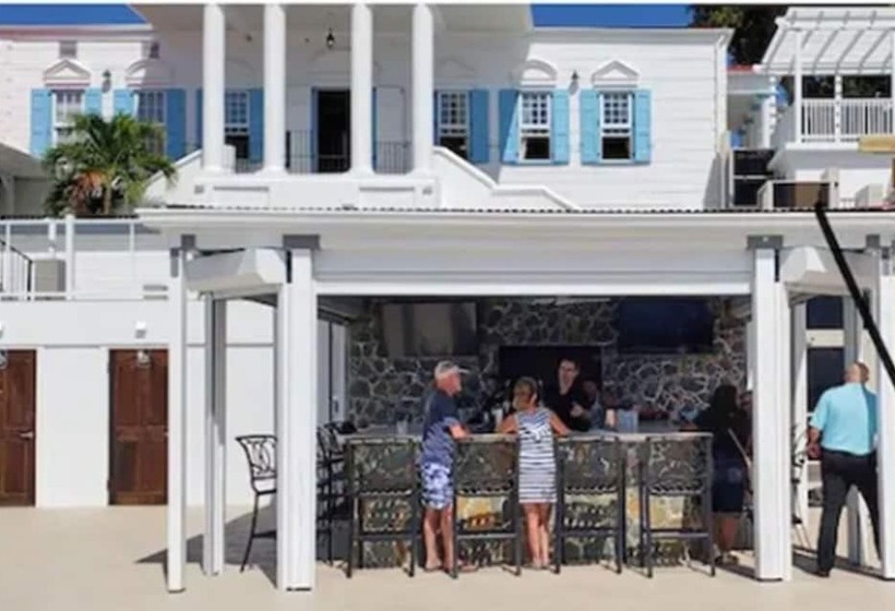 استراحتگاه Hilltop Villas At Bluebeard S Castle