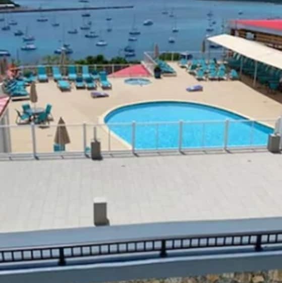 استراحتگاه Hilltop Villas At Bluebeard S Castle