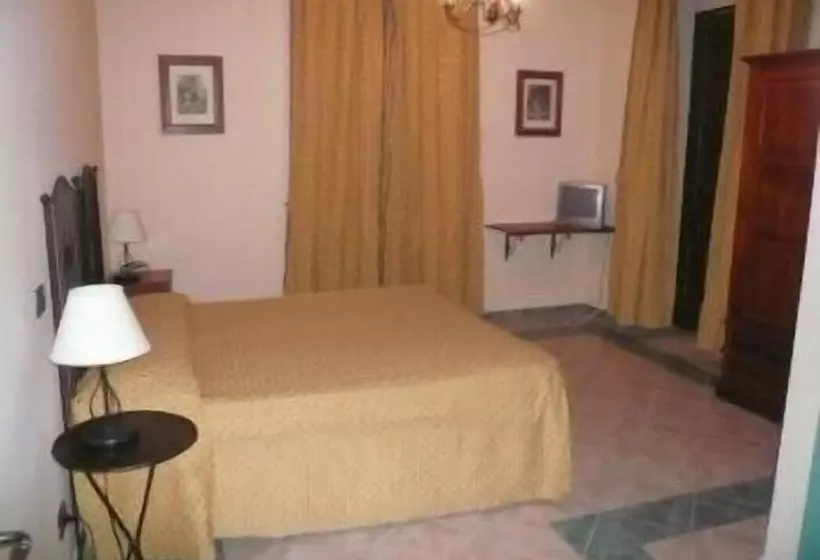 Hotelli Albergo La Fontanella