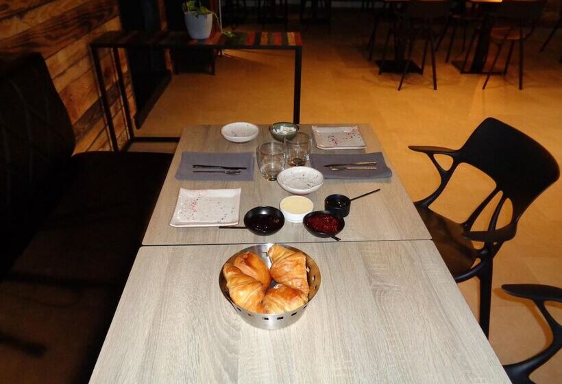 Отель Hôtel La Table 2 Giffon