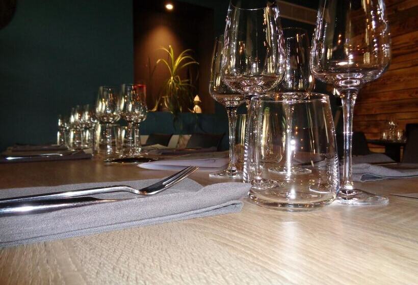 Отель Hôtel La Table 2 Giffon