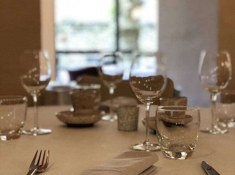 Отель Hôtel La Table 2 Giffon