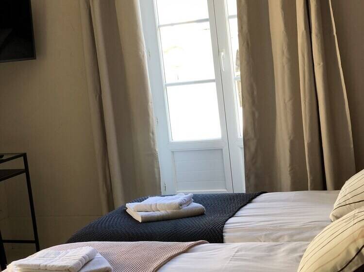 Отель Hôtel La Table 2 Giffon