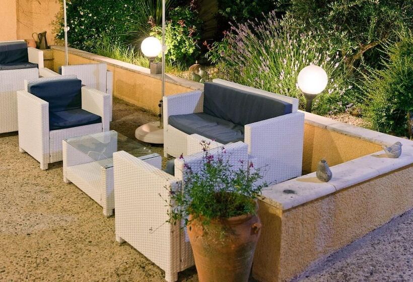 בית מלון כפרי Logis Hôtel Le Mistral   Restaurant   Montélimar Sud