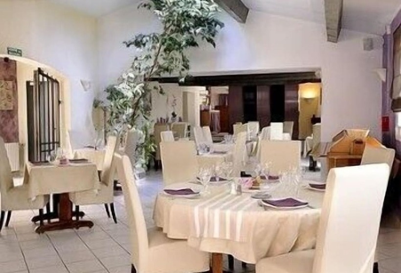 בית מלון כפרי Logis Hôtel Le Mistral   Restaurant   Montélimar Sud