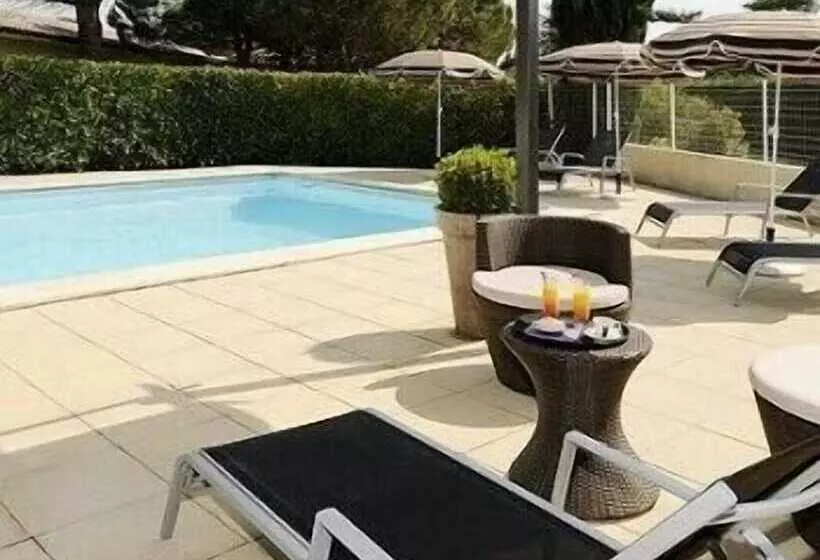 هتل Logis Hôtel Le Mistral Restaurant Montélimar Sud