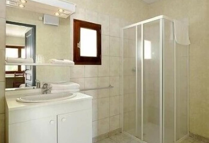 בית מלון כפרי Logis Hôtel Le Mistral   Restaurant   Montélimar Sud