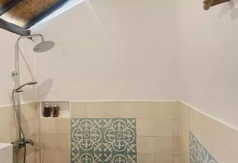 پانسیون Adi S Bungalow