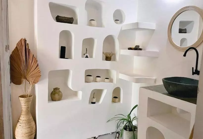 پانسیون Adi S Bungalow