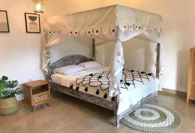 پانسیون Adi S Bungalow