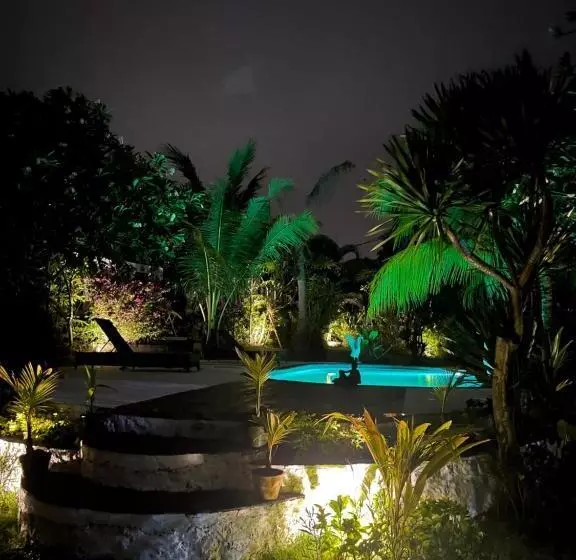 پانسیون Adi S Bungalow