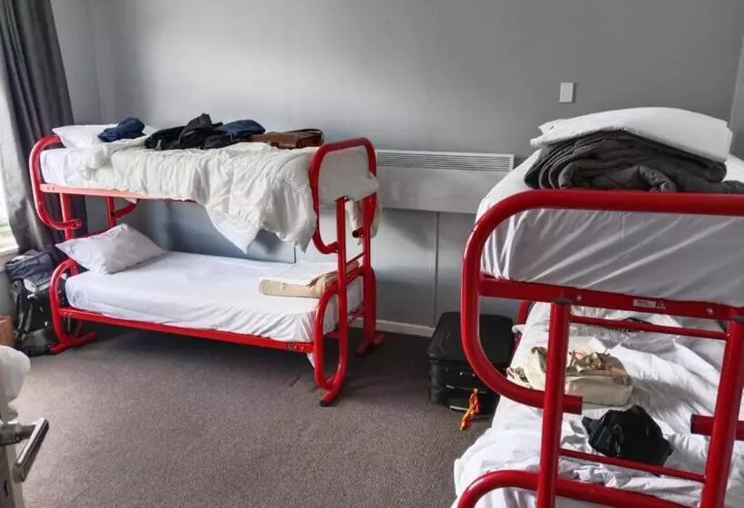 هاستل Lakeside Backpackers