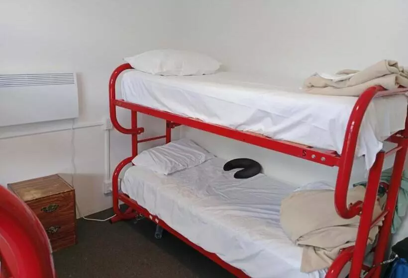 هاستل Lakeside Backpackers