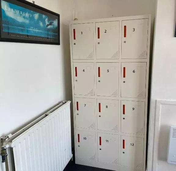 هاستل Lakeside Backpackers