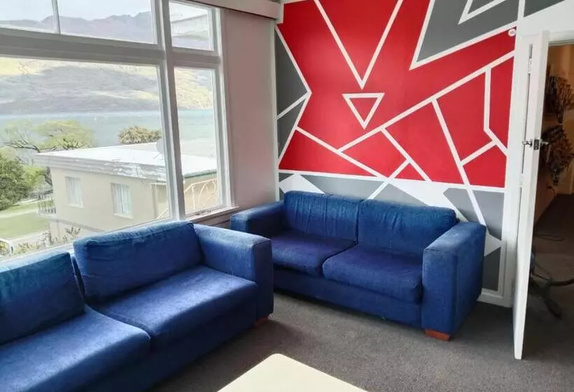 هاستل Lakeside Backpackers