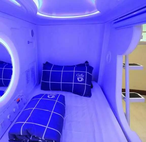 هاستل Spacepod@hive