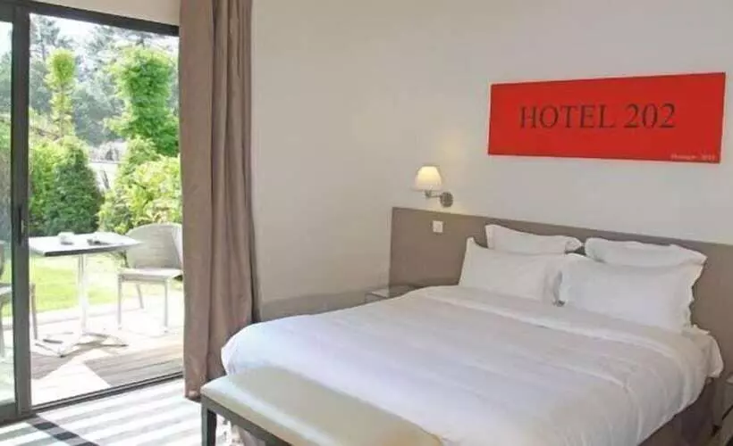 هتل 202