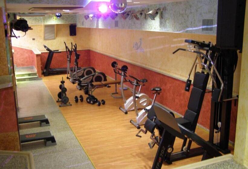 Residence Le Nereidi Con Piscina Parcheggi