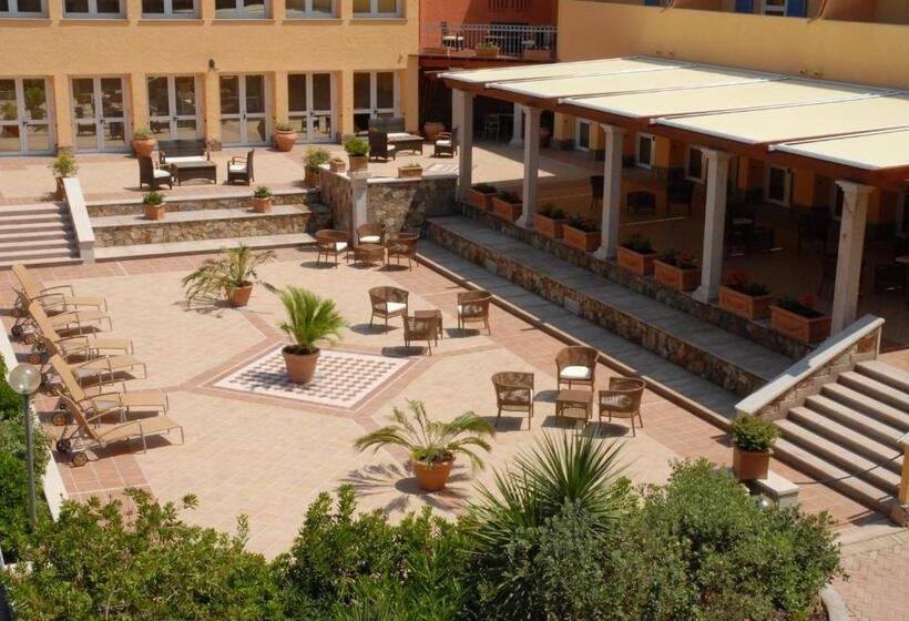 Residence Le Nereidi Con Piscina Parcheggi