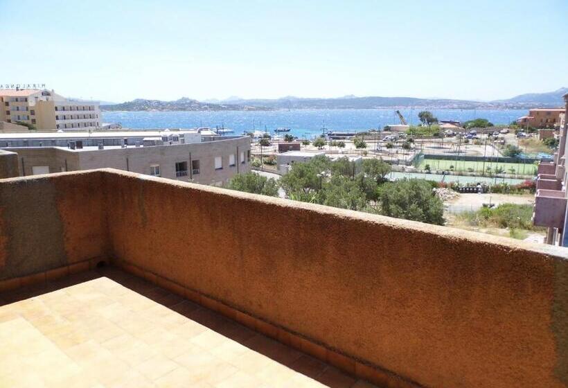 Residence Le Nereidi Con Piscina Parcheggi