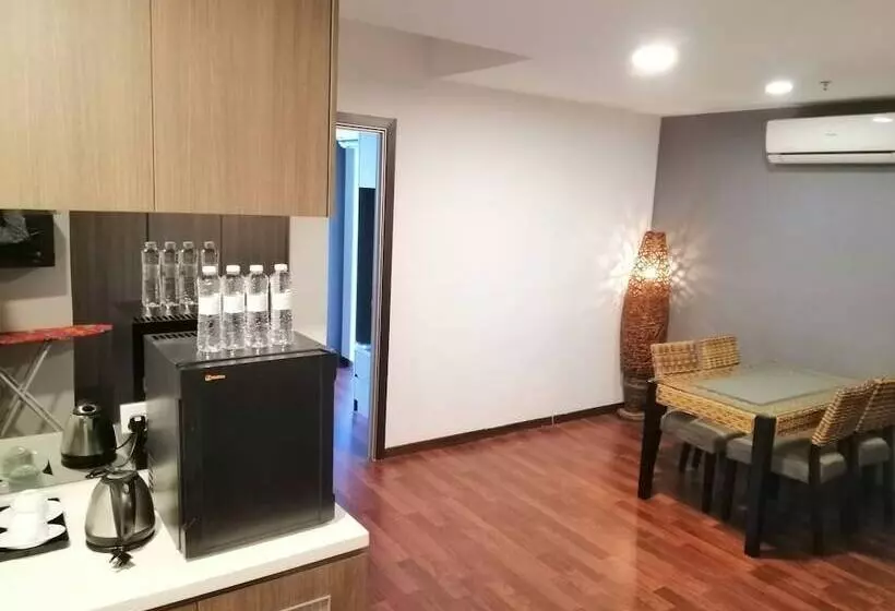 ホテル Nexus Regency Suites &