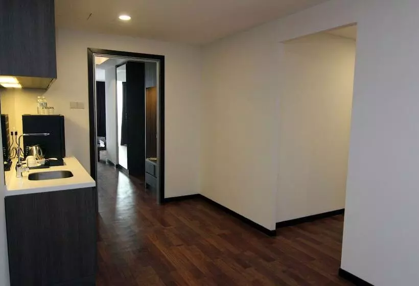ホテル Nexus Regency Suites &