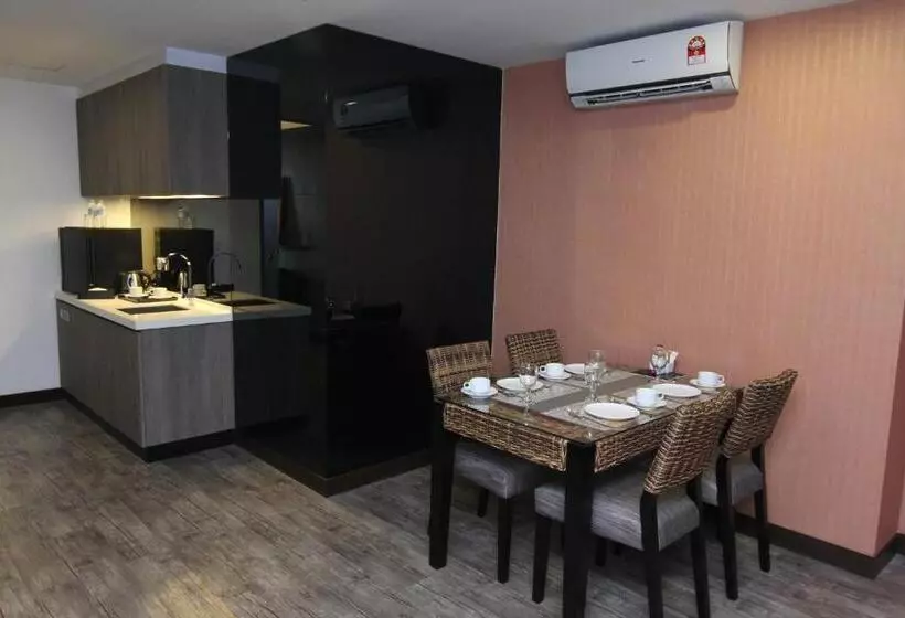 ホテル Nexus Regency Suites &