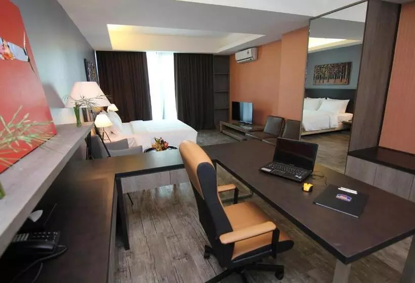 ホテル Nexus Regency Suites &