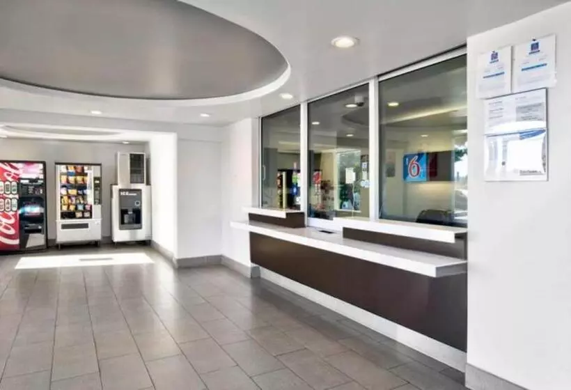 Motelli Studio 6 Victorville   Apple Valley