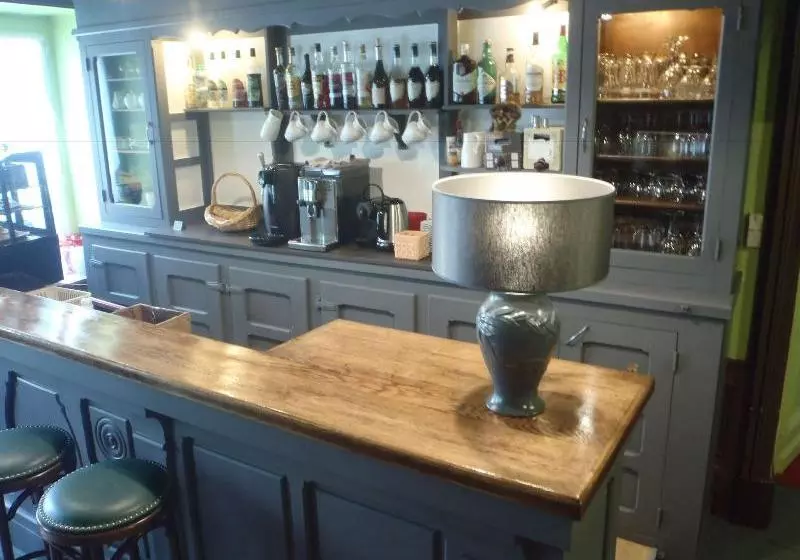 Отель Auberge Le Voutenay