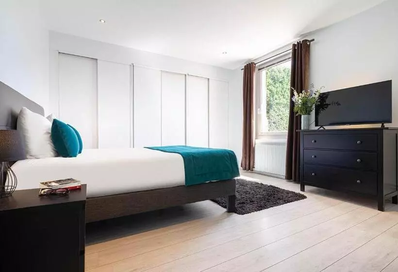 Отель Contact Hôtels Les Pierres Dorées