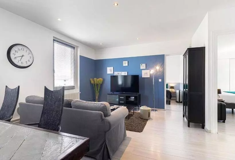 Отель Contact Hôtels Les Pierres Dorées