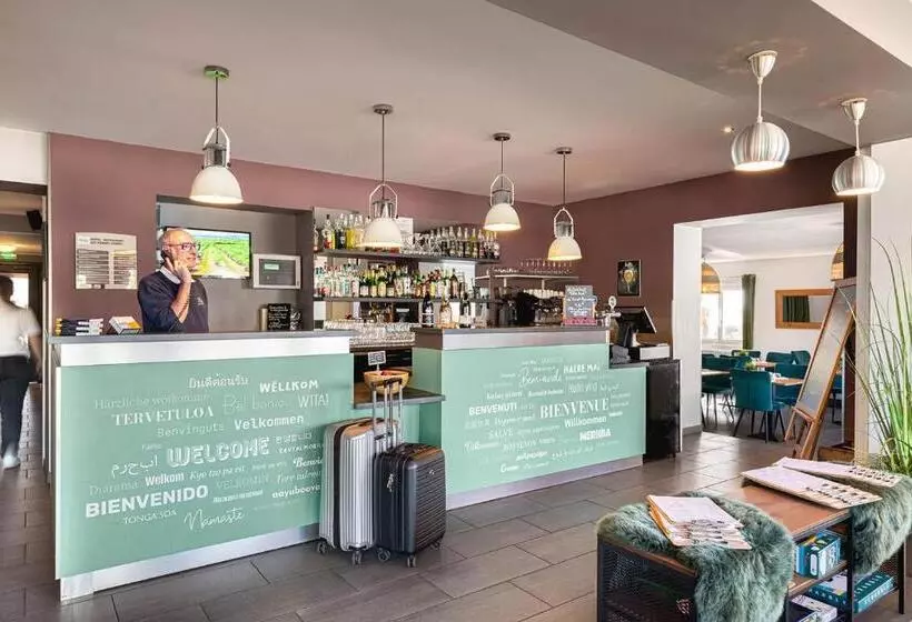 Отель Contact Hôtels Les Pierres Dorées