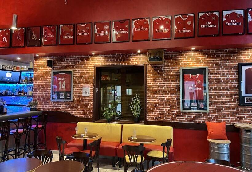 هتل Cour Du Tonnelier