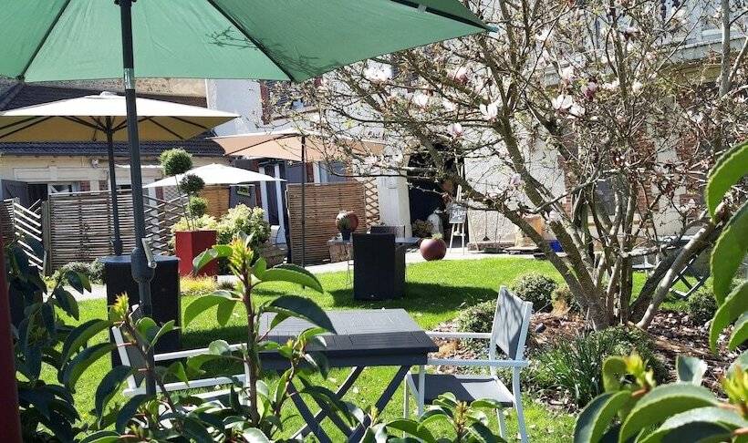 فندق Logis Hôtel De La Chapelle