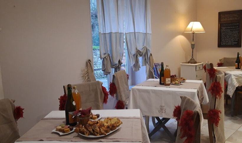 فندق Logis Hôtel De La Chapelle