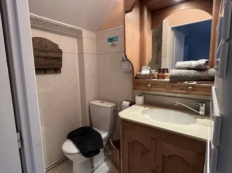 فندق Logis Hôtel De La Chapelle