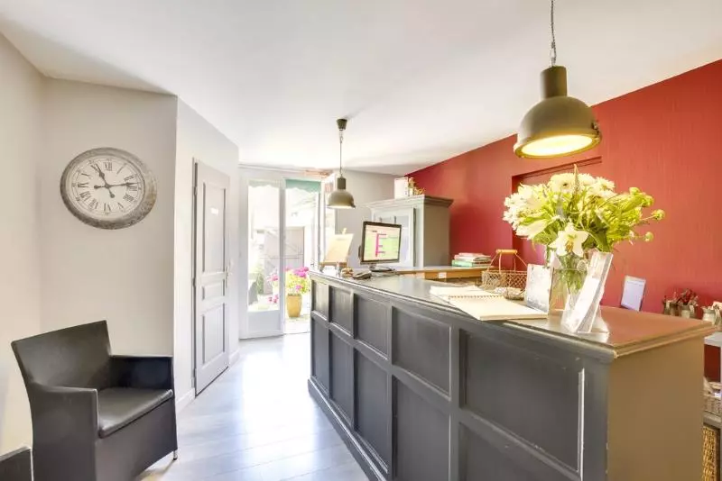 Отель Logis Hôtel De La Chapelle