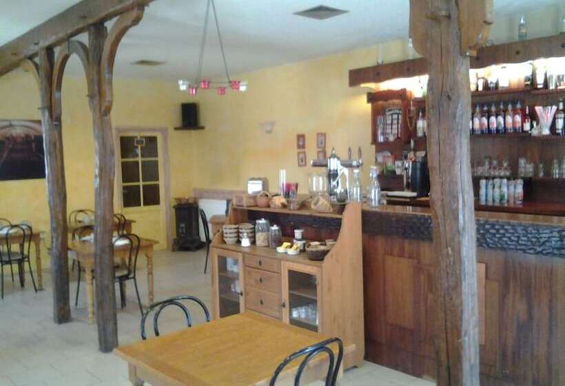 酒店 Le Relais Des Dix Crus   Logis Hôtel B&b