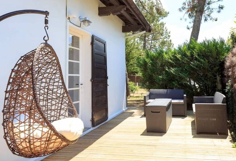 Отель Logis Hôtel Emeraude Des Bois