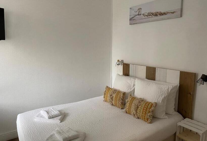 Отель Logis Hôtel Emeraude Des Bois