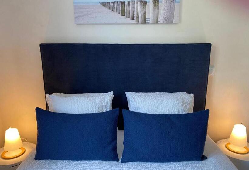 Отель Logis Hôtel Emeraude Des Bois